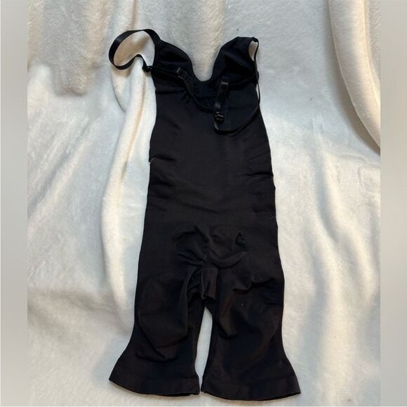 Skims Seamless Sculpt Mid-Thigh shorts Bodysuit Onyx Size XXS/XS and size SMALL - Picture 8 of 13